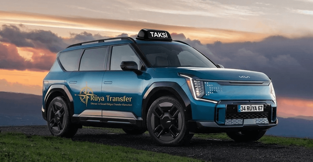 Dilovası korsan taksi hizmeti veren Rüya Transfer logolu mavi lüks araç.